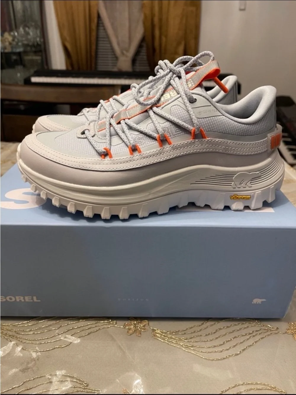 NWB Sorel women’s callsign horizon low GTX round toe sneaker size 10